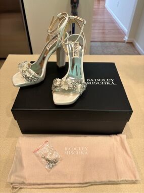 Badgley Mischka Silver Floral Crystal Embellished Block Heel Sandals